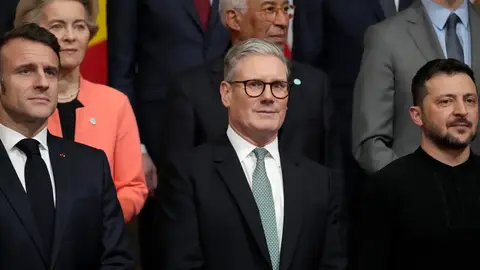 El presidente francés, Emmanuel Macron; el primer ministro británico, Keir Starmer, y el presidente de Ucrania, Volodímir Zelenski. El plan para frenar la guerra en Ucrania que plantean los líderes europeos