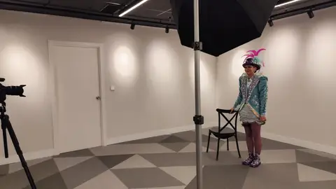 Miembros de las comparsas del Carnaval de Badajoz protagonizan este lunes una exposición de maniquís vivientes Miembros de las comparsas del Carnaval de Badajoz protagonizan este lunes una exposición de maniquís vivientes