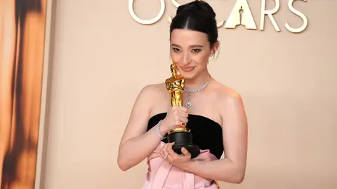 Mikey Madison, con el Oscar a Mejor actriz por Anora. Mikey Madison, con el Oscar a Mejor actriz por Anora.