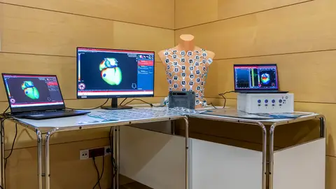 Nuevo hito en la sanidad madrileña: un chaleco con electrodos permite registrar la actividad cardíaca en diez minutos Nuevo hito en la sanidad madrileña: un chaleco con electrodos permite registrar la actividad cardíaca en diez minutos