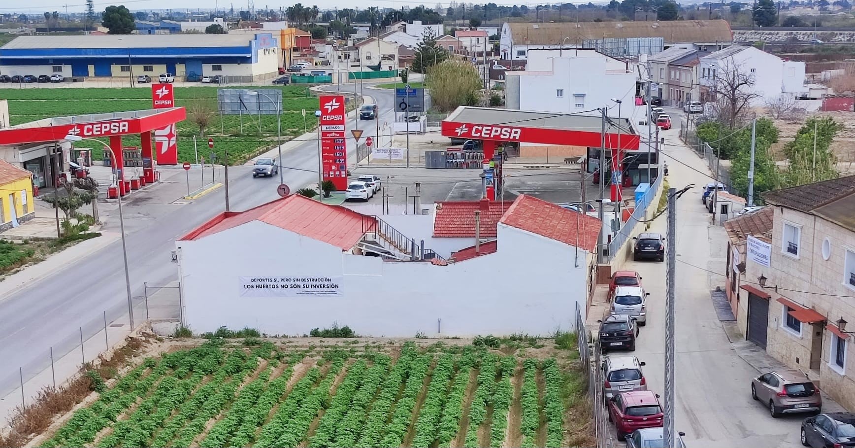 Vecinos de Los Huertos rechazan el proyecto de la Ciudad Deportiva de Orihuela que pone en peligro sus viviendas y permanencia en la zona Vecinos de Los Huertos rechazan el proyecto de la Ciudad Deportiva de Orihuela que pone en peligro sus viviendas y permanencia en la zona