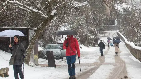 Nieve en el paseo de la Ermita de San Saturio en Soria. Nieve en el paseo de la Ermita de San Saturio en Soria.
