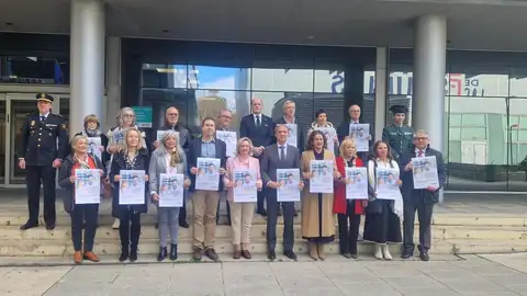 Representantes del gobierno y de los colegios profesionales en el acto contra las agresiones médicas Representantes del gobierno y de los colegios profesionales en el acto contra las agresiones médicas