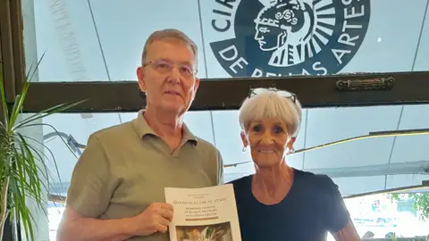 Jesucristo Riquelme y Beatriz Lorenzo Gómez de la Serna publican 'Dando vueltas al atajo'. Aforismos inéditos de Joaquín Machado en el exilio chileno Jesucristo Riquelme y Beatriz Lorenzo Gómez de la Serna publican 'Dando vueltas al atajo'. Aforismos inéditos de Joaquín Machado en el exilio chileno