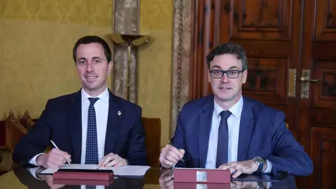 El presidente del Consell de Mallorca, Llorenç Galmés, y el vicepresidente y conseller de Economía, Hacienda e Innovación, Antoni Costa El presidente del Consell de Mallorca, Llorenç Galmés, y el vicepresidente y conseller de Economía, Hacienda e Innovación, Antoni Costa