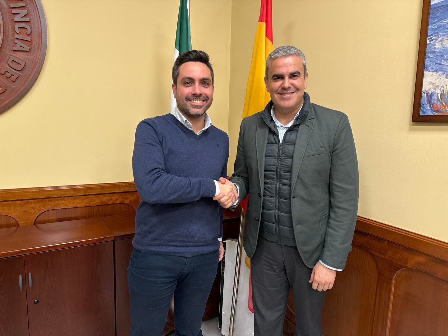 Reunión entre el Ayuntamiento de Vejer y el Consorcio de Bomberos para impulsar un nuevo Parque de Bomberos Reunión entre el Ayuntamiento de Vejer y el Consorcio de Bomberos para impulsar un nuevo Parque de Bomberos