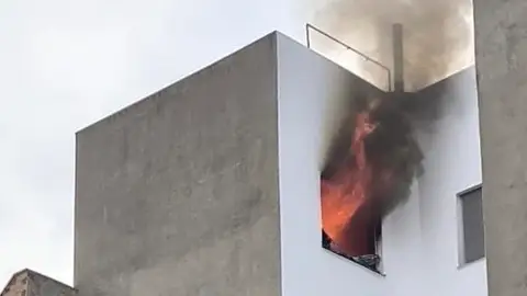 Fallece una mujer y 4 personas resultan afectadas por inhalación de humo en el incendio de una vivienda en Benicarló Fallece una mujer y 4 personas resultan afectadas por inhalación de humo en el incendio de una vivienda en Benicarló