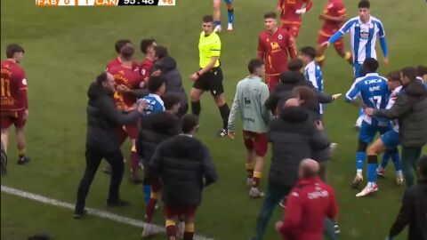 Bronca en Abegondo al final del Fabril-Rayo Cantabria Bronca en Abegondo al final del Fabril-Rayo Cantabria