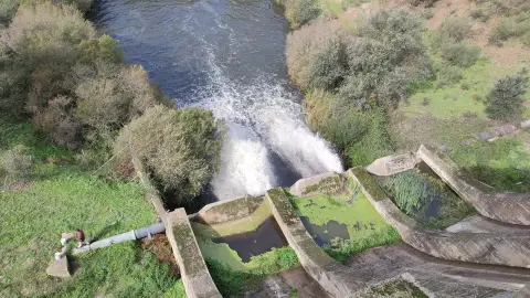 El pantano de Guadiloba de Cáceres inicia un desembalse controlado El pantano de Guadiloba de Cáceres inicia un desembalse controlado