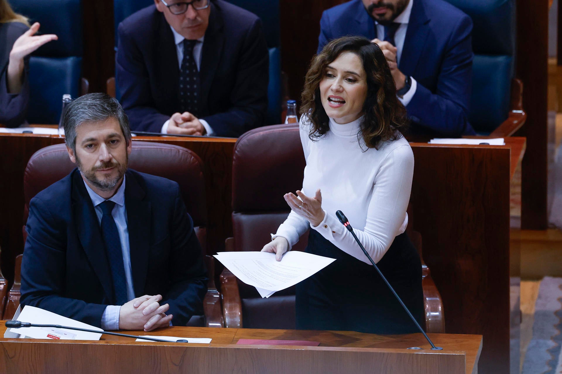 El Gobierno de Ayuso apunta a una "financiación ilegal" del PSOE por los pagos a Ábalos: "¿De dónde salió ese dinero?" El Gobierno de Ayuso apunta a una "financiación ilegal" del PSOE por los pagos a Ábalos: "¿De dónde salió ese dinero?"