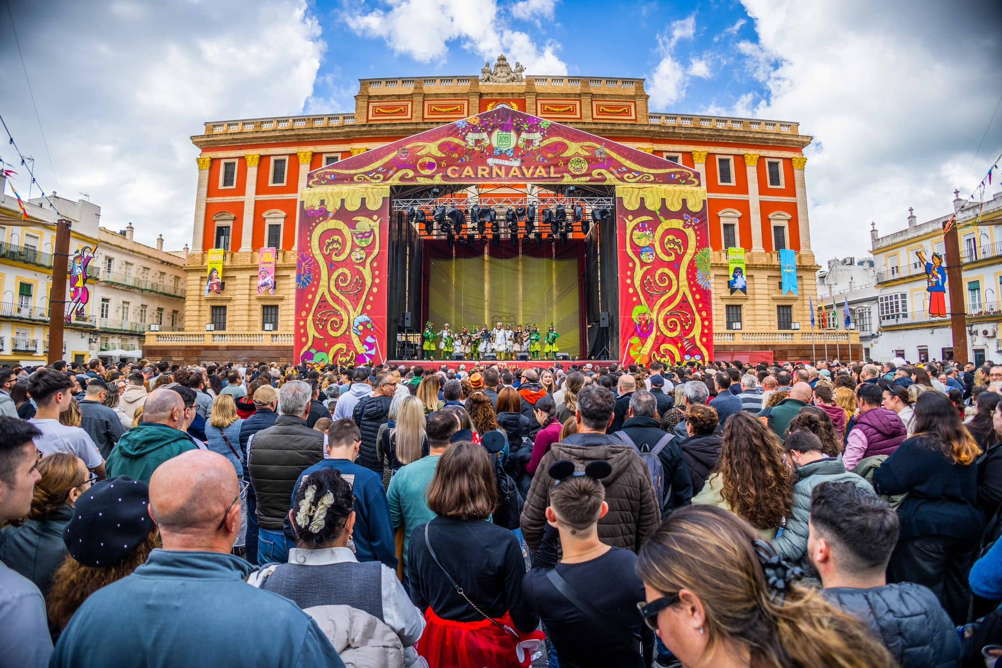 El fin de semana de Carnaval en San Fernando: la 'Plaza del Carnaval' vuelve a rugir con las coplas El fin de semana de Carnaval en San Fernando: la 'Plaza del Carnaval' vuelve a rugir con las coplas