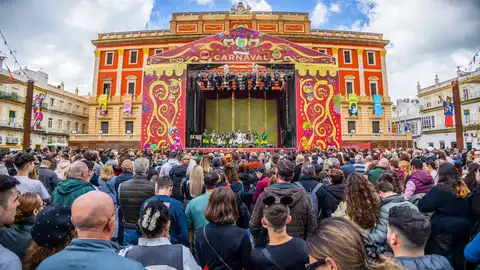 La plaza del Rey engalanada por Carnaval La plaza del Rey engalanada por Carnaval