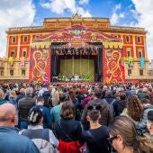 La plaza del Rey engalanada por Carnaval
