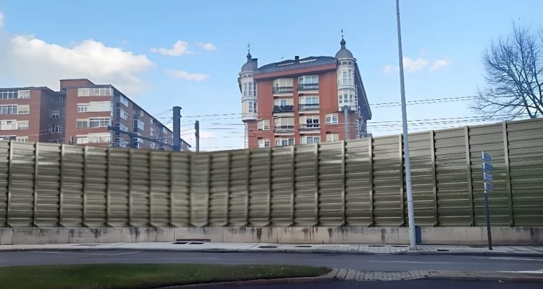 El Ayuntamiento de Palencia acudirá a la justicia y organiza una manifestación contra las pantallas acústicas El Ayuntamiento de Palencia acudirá a la justicia y organiza una manifestación contra las pantallas acústicas