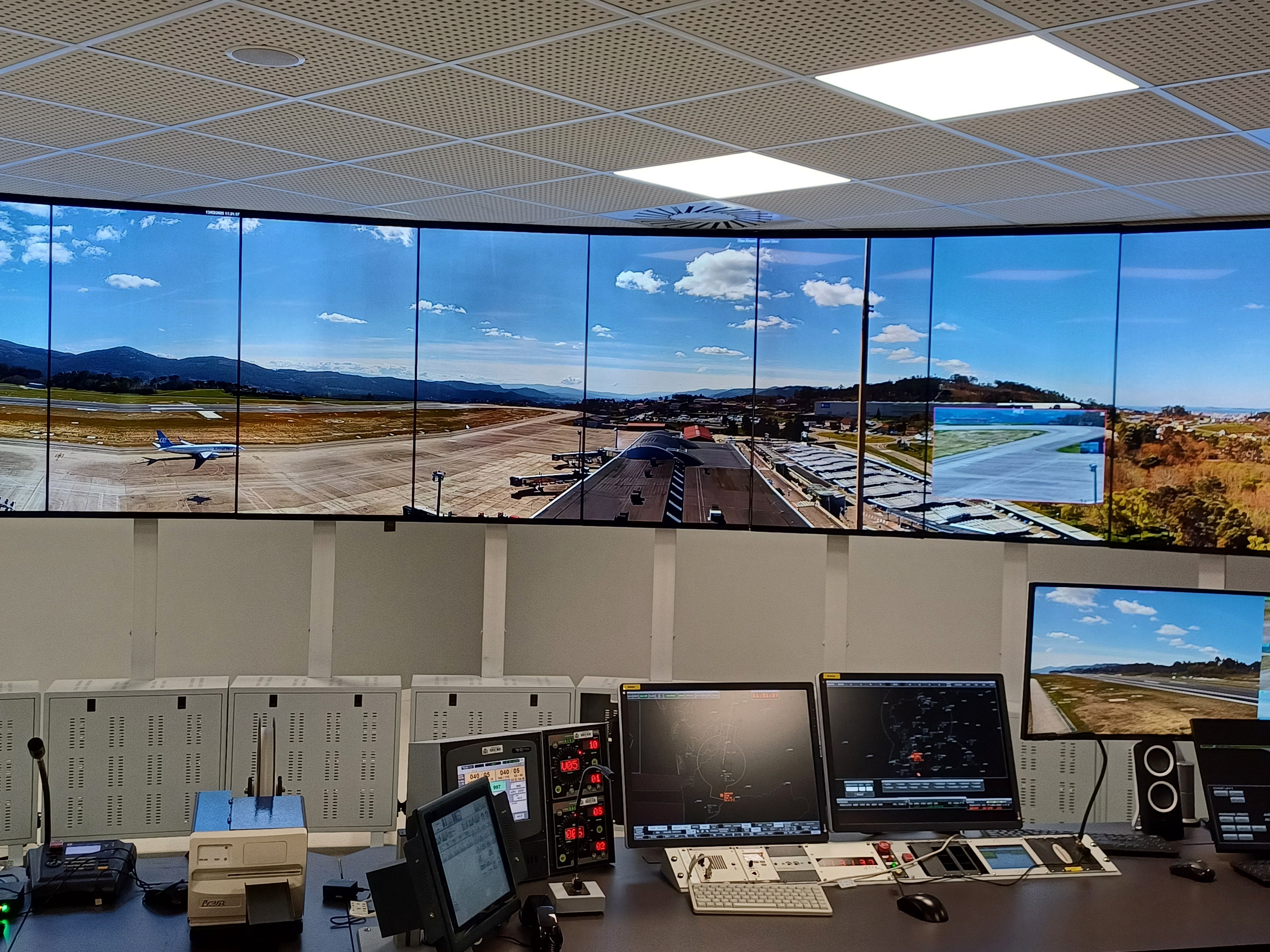 El aeropuerto de Vigo estrenará en junio la primera torre de control digital de España El aeropuerto de Vigo estrenará en junio la primera torre de control digital de España