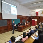 Alumnos del IES Llombai en la Universidad Complutense. 