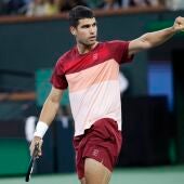  Alcaraz arrasa a Dimitrov y se medirá en cuartos a Cerúndolo
