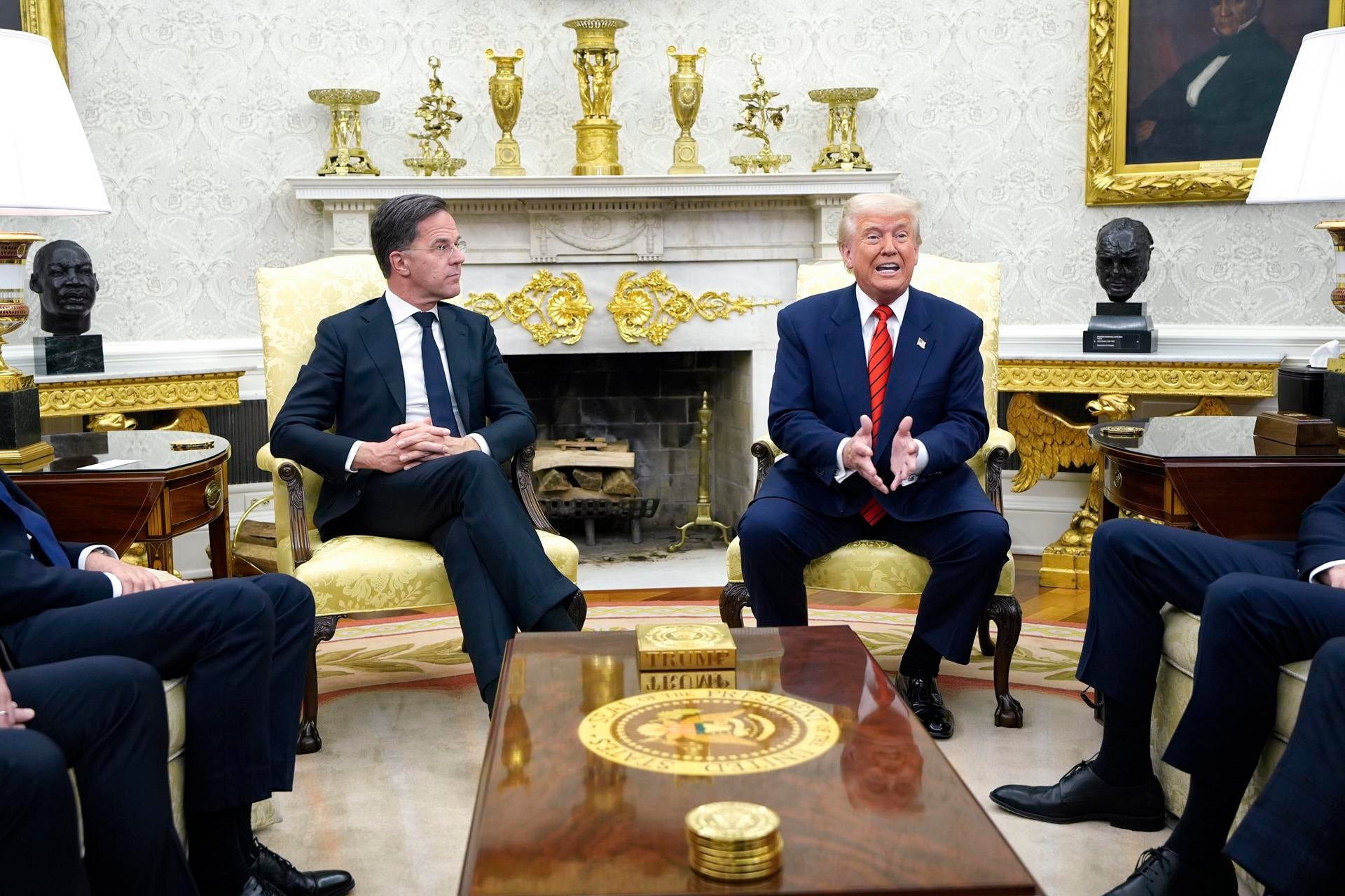 Trump dice que las conversaciones con Rusia "están yendo bien" y afirma que no cederá "en absoluto" en la guerra arancelaria Trump dice que las conversaciones con Rusia "están yendo bien" y afirma que no cederá "en absoluto" en la guerra arancelaria