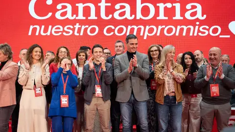 Pedro Sánchez junto a Pedro Casares en un momento del Congreso del PSOE de Cantabria Pedro Sánchez junto a Pedro Casares en un momento del Congreso del PSOE de Cantabria