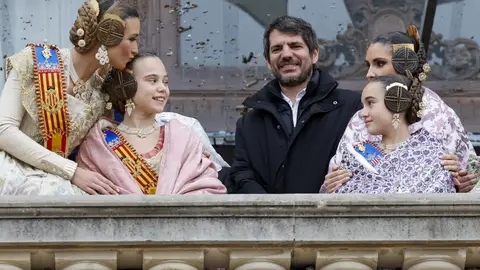 El ministro de Cultura, Ernest Urtasun, asiste a la mascletà del diecisiete de enero de 2025 El ministro de Cultura, Ernest Urtasun, asiste a la mascletà del diecisiete de enero de 2025