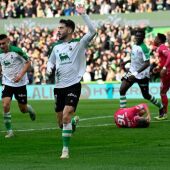Andrés Martín celebra su gol en el Racing de Santander- Tenerife