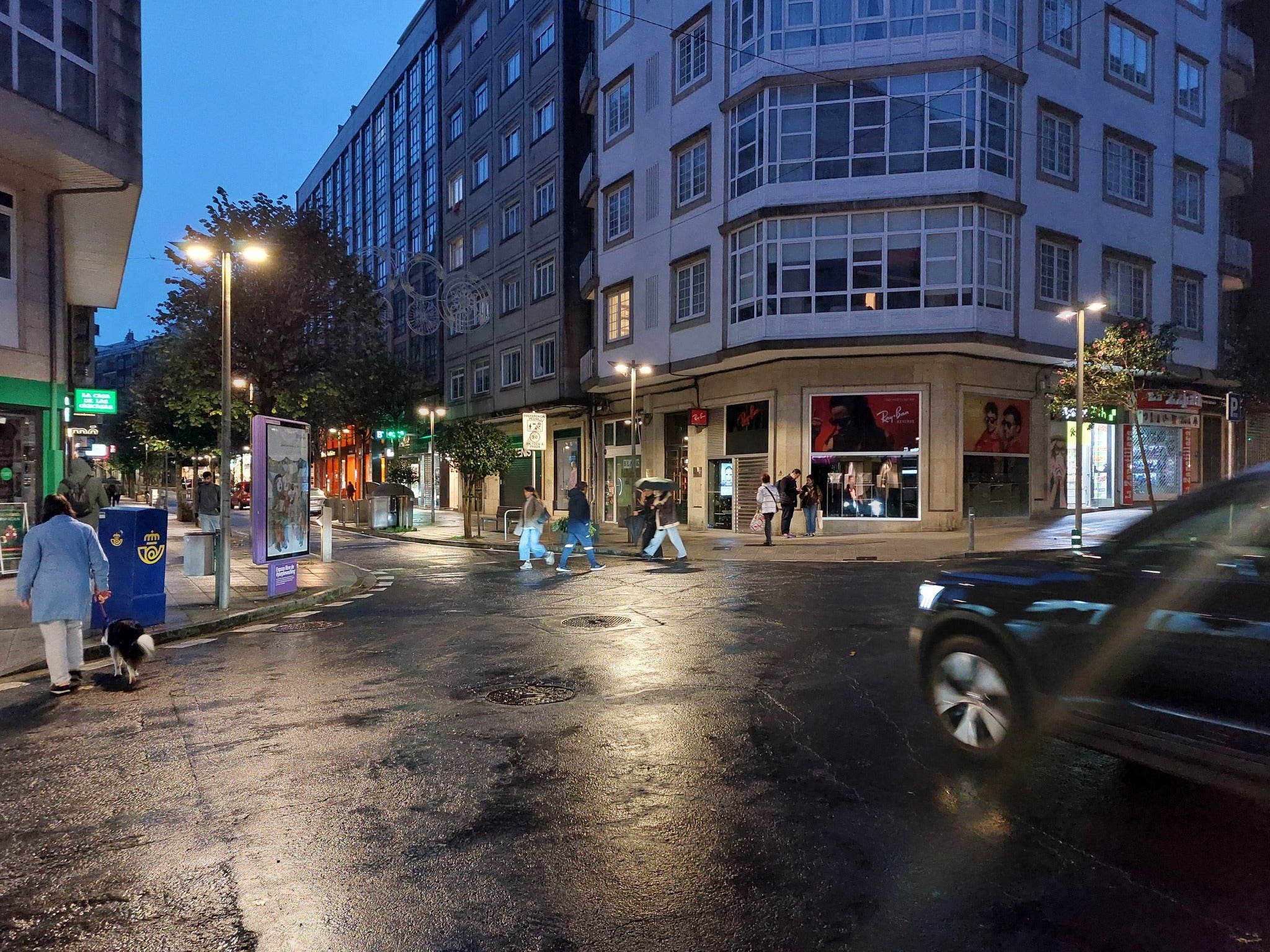 El cruce xelas rúas Xeneral Pardiñas con República del Salvador será de preferencia peatonal como en de Montero Ríos El cruce xelas rúas Xeneral Pardiñas con República del Salvador será de preferencia peatonal como en de Montero Ríos