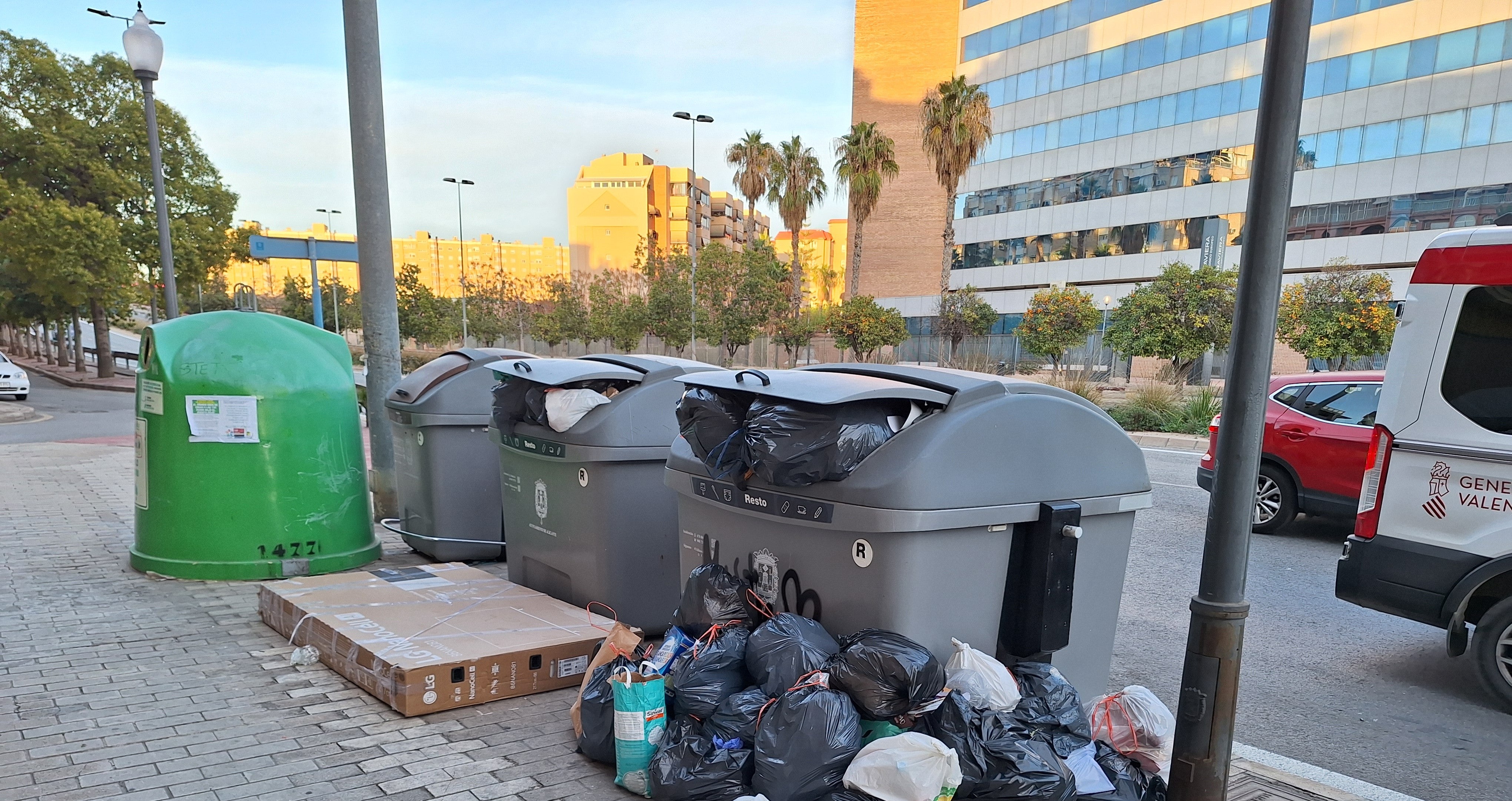 Alicante impone 100 sanciones en 10 días en una campaña especial de control de la limpieza viaria Alicante impone 100 sanciones en 10 días en una campaña especial de control de la limpieza viaria