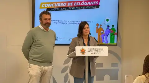 José Antonio Román y María Bonmatí en la Sala de Prensa del Ayuntamiento de Elche. José Antonio Román y María Bonmatí en la Sala de Prensa del Ayuntamiento de Elche.
