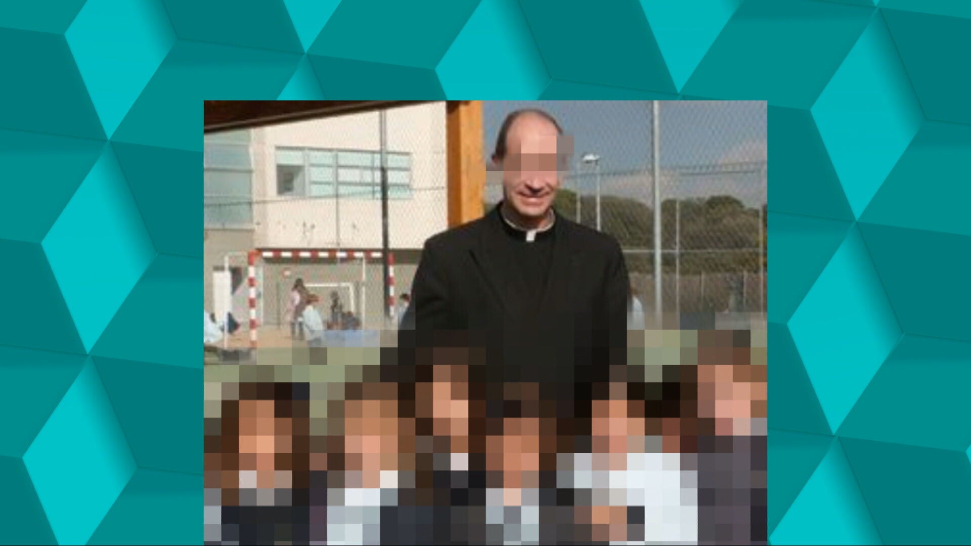 Los duros testimonios de los padres sobre los abusos del cura del colegio Highlands: tocamientos, regalos e inacción del centro Los duros testimonios de los padres sobre los abusos del cura del colegio Highlands: tocamientos, regalos e inacción del centro