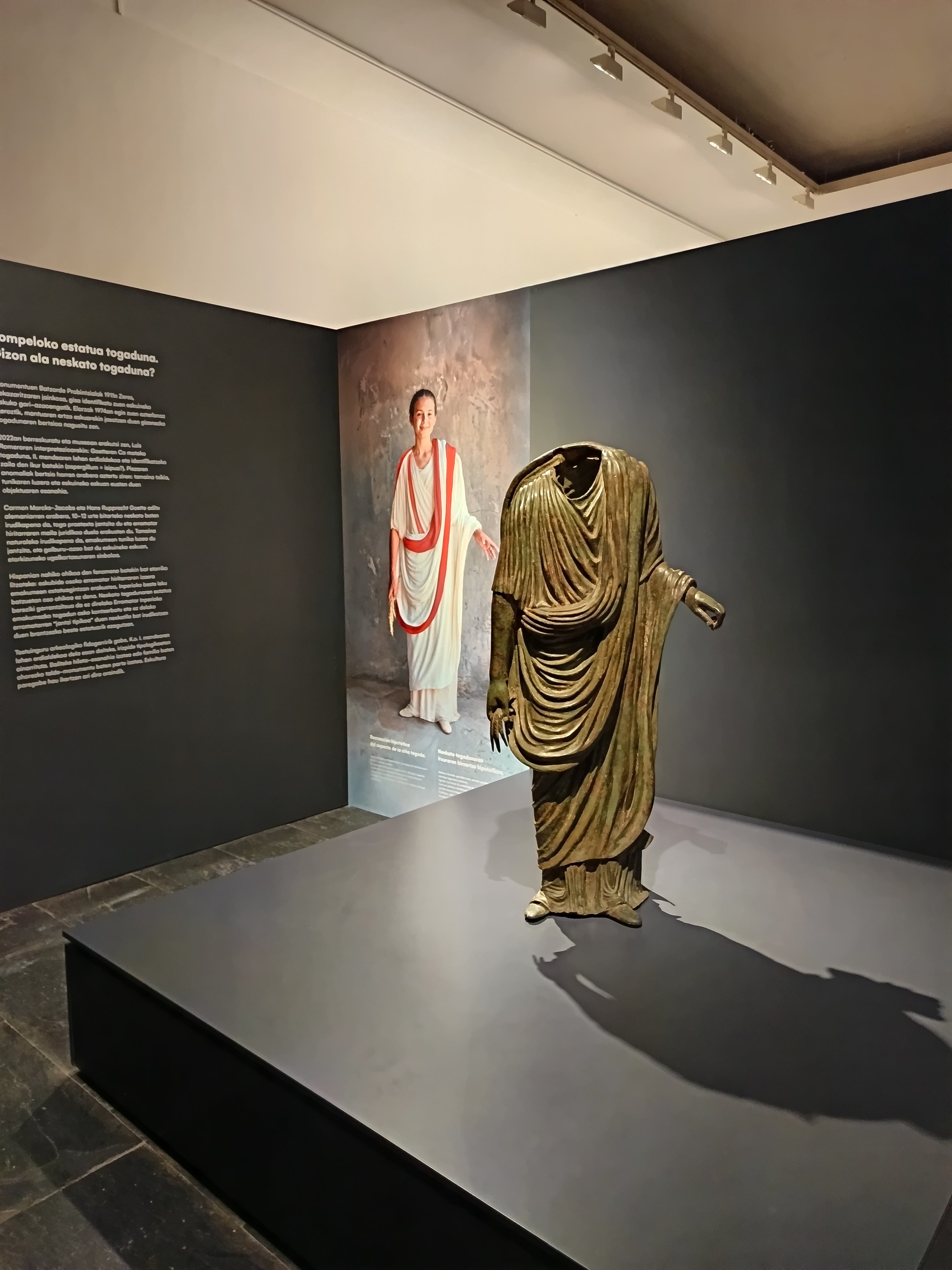 La estatua togada de Pompelo corresponde a una niña de entre 10 y 12 años La estatua togada de Pompelo corresponde a una niña de entre 10 y 12 años