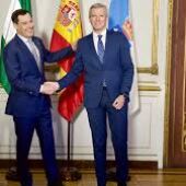 Imagen del encuentro institucional entre los presidentes de la Xunta de Galicia y la Junta de Andalucía.EP