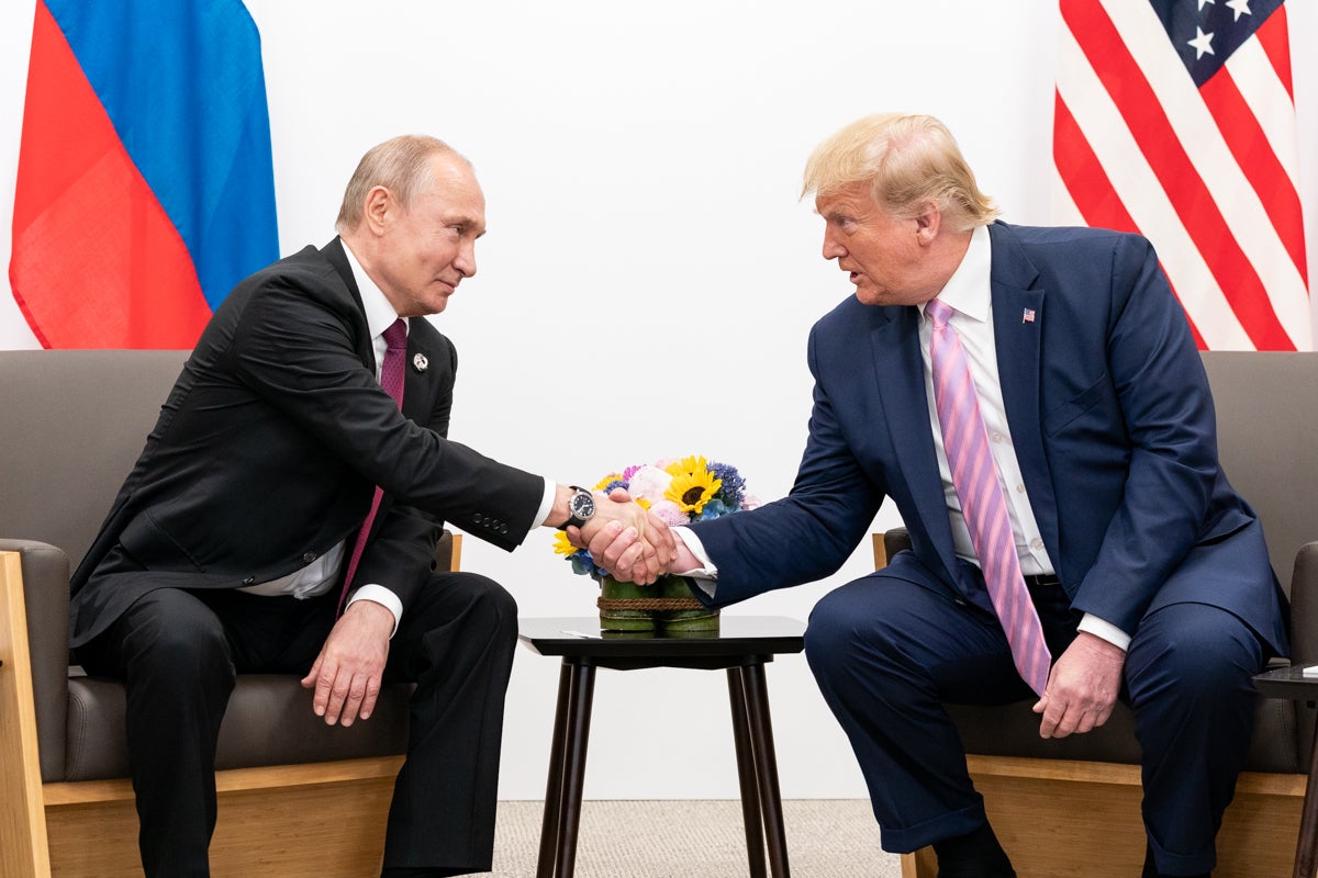 Ni tregua, ni paz tras la llamada entre Putin y Trump: "Comenzarán a negociar inmediatamente" Ni tregua, ni paz tras la llamada entre Putin y Trump: "Comenzarán a negociar inmediatamente"