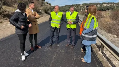 La Junta renueva el firme de la carretera CL-619 en el tramo de Cevico Navero hasta el límite con Burgos .