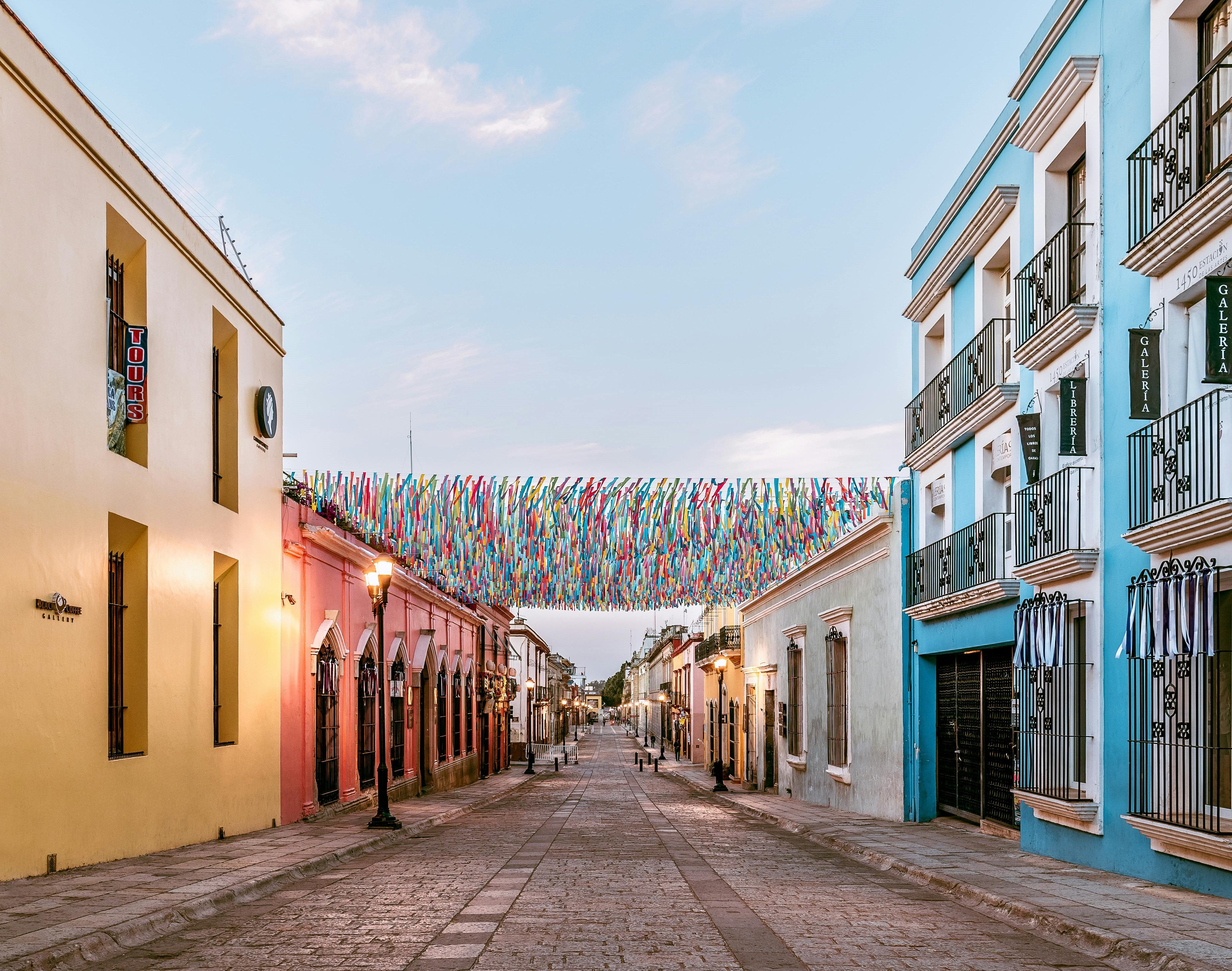 Desde el Zócalo hasta las Bahías de Huatulco: un recorrido por Oaxaca Desde el Zócalo hasta las Bahías de Huatulco: un recorrido por Oaxaca