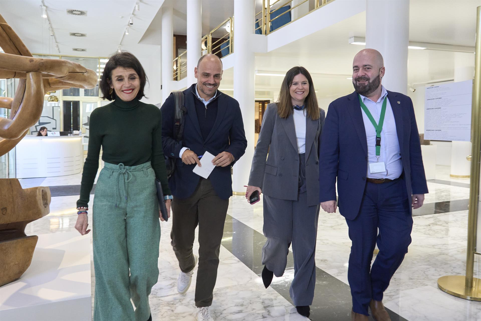 Euskadi y Canarias critican el "oportunismo político" sobre el reparto de menores migrantes y respaldan la reforma Euskadi y Canarias critican el "oportunismo político" sobre el reparto de menores migrantes y respaldan la reforma