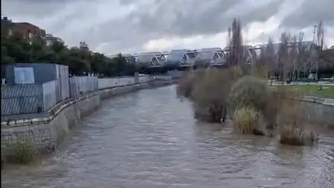El río Manzanares a su paso por Madrid El río Manzanares a su paso por Madrid