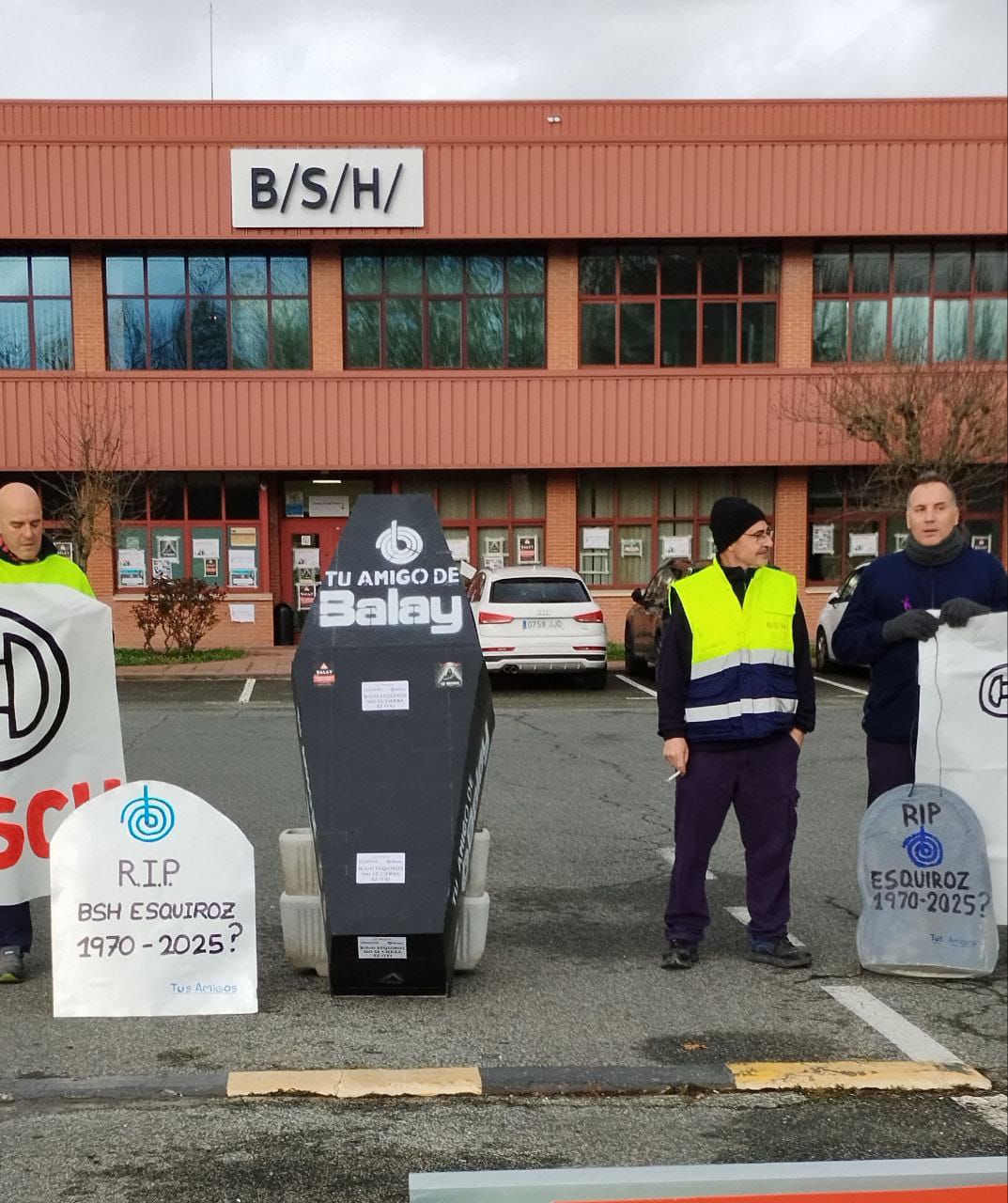 Los trabajadores de BSH menores de 50 años adelantan su salida al 6 de octubre Los trabajadores de BSH menores de 50 años adelantan su salida al 6 de octubre