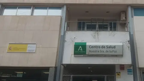 Fachada del centro de salud de San Juan. Fachada del centro de salud de San Juan.