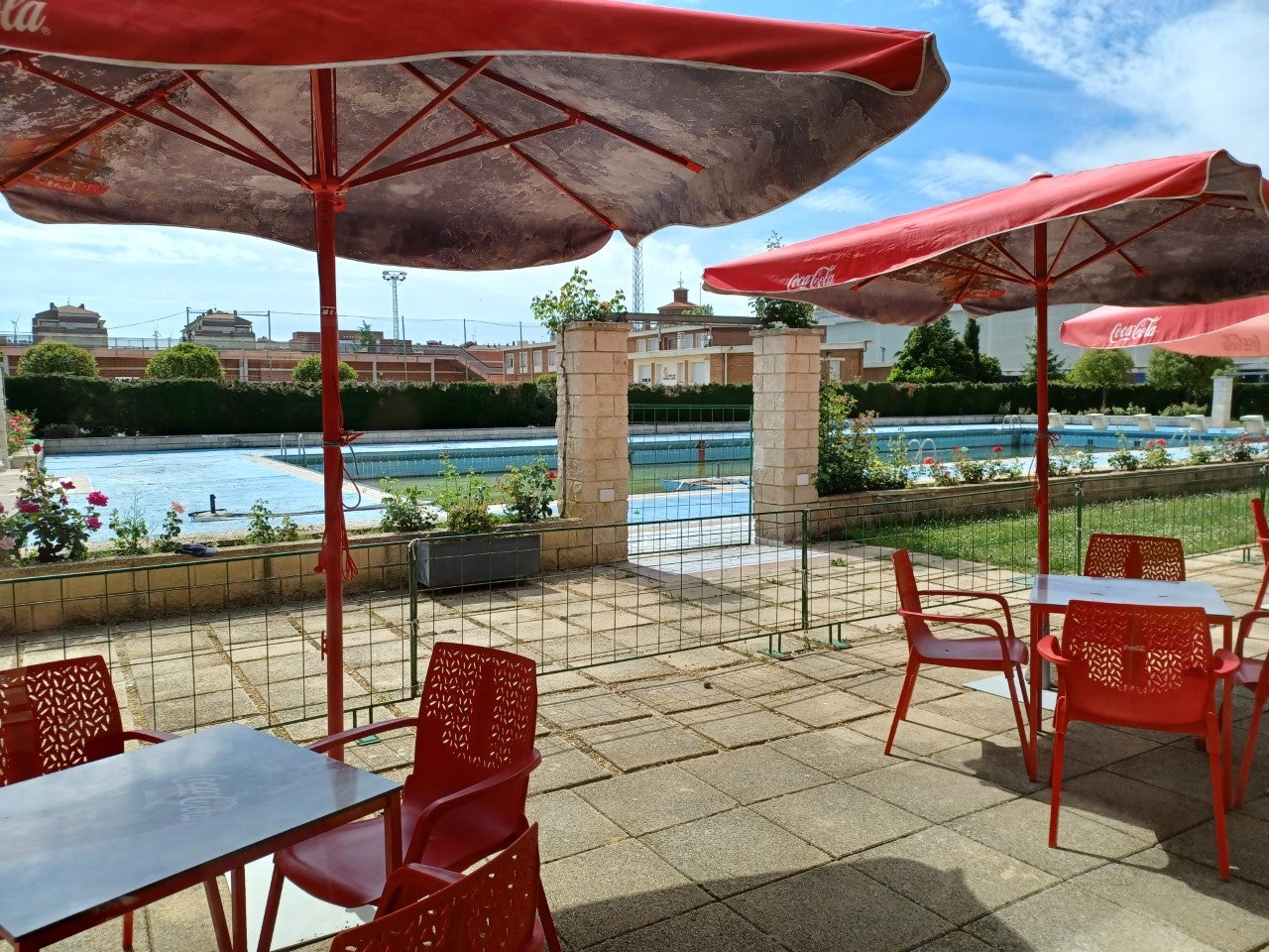 La Junta adjudica la reparación de la piscina del Campo de la Juventud en Palencia y su respectiva dirección de obra por cerca de 365.000 euros La Junta adjudica la reparación de la piscina del Campo de la Juventud en Palencia y su respectiva dirección de obra por cerca de 365.000 euros