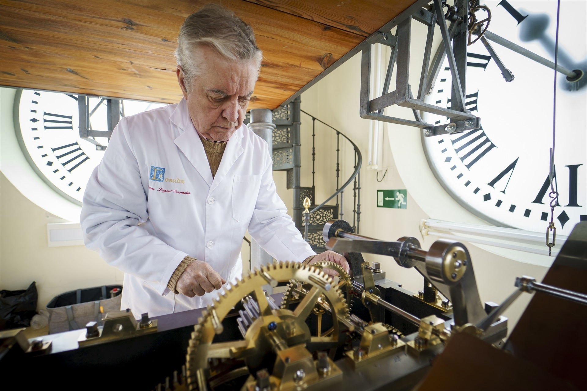 El reloj de la Puerta del Sol deja de sonar por labores de limpieza El reloj de la Puerta del Sol deja de sonar por labores de limpieza