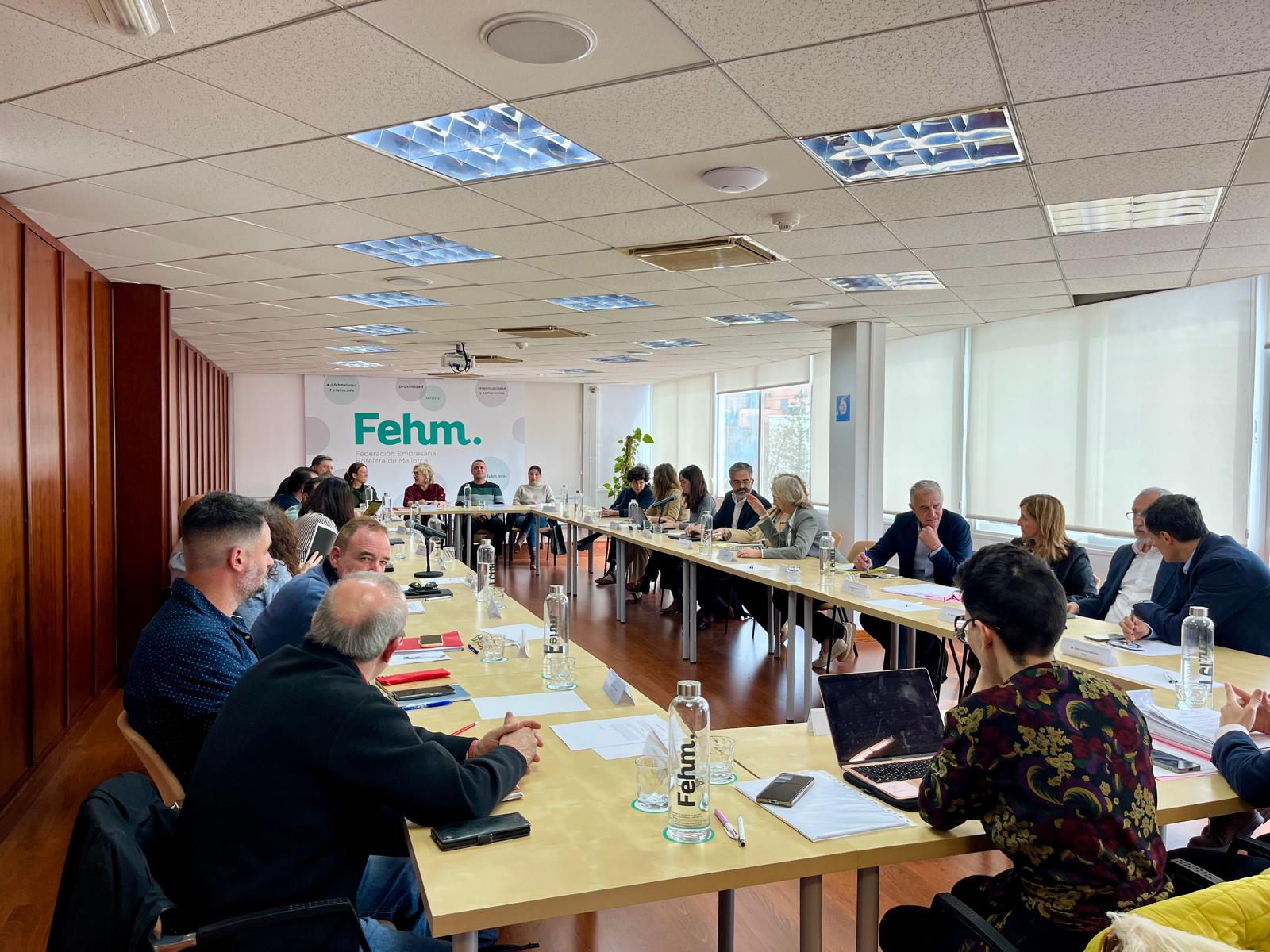 Sin avances en el convenio de hostelería: UGT convoca movilizaciones y la FEHM les tacha de "irresponsables" Sin avances en el convenio de hostelería: UGT convoca movilizaciones y la FEHM les tacha de "irresponsables"