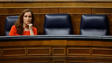 La ministra de Sanidad, Mónica García, tras su intervención en el pleno del Congreso que se celebra este jueves. La ministra de Sanidad, Mónica García, tras su intervención en el pleno del Congreso que se celebra este jueves.