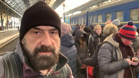 Marc Marginedas esperando el tren hacia Dnipro