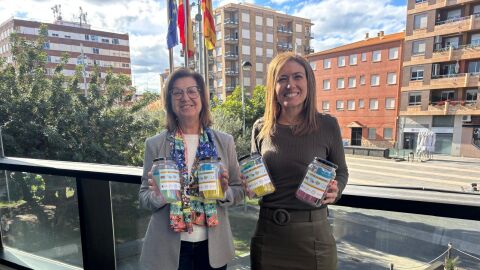 La alcaldesa, Mar&iacute;a Tormo, y la concejala de Bienestar Social, Eugenia Martinavarro. 