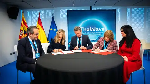 Firma del acuerdo del Gobierno de Aragón e Inetum para impulsar la FP en Huesca. De izquierda a derecha: el director gerente de Walqa, Carlos Ortas; la vicepresidenta Mar Vaquero; el presidente y CEO de Inetum, Jacques Pommeraud; la consejera de Educación, Tomasa Hernández; y la alcaldesa de Huesca, Lorena Orduna Firma del acuerdo del Gobierno de Aragón e Inetum para impulsar la FP en Huesca. De izquierda a derecha: el director gerente de Walqa, Carlos Ortas; la vicepresidenta Mar Vaquero; el presidente y CEO de Inetum, Jacques Pommeraud; la consejera de Educación, Tomasa Hernández; y la alcaldesa de Huesca, Lorena Orduna