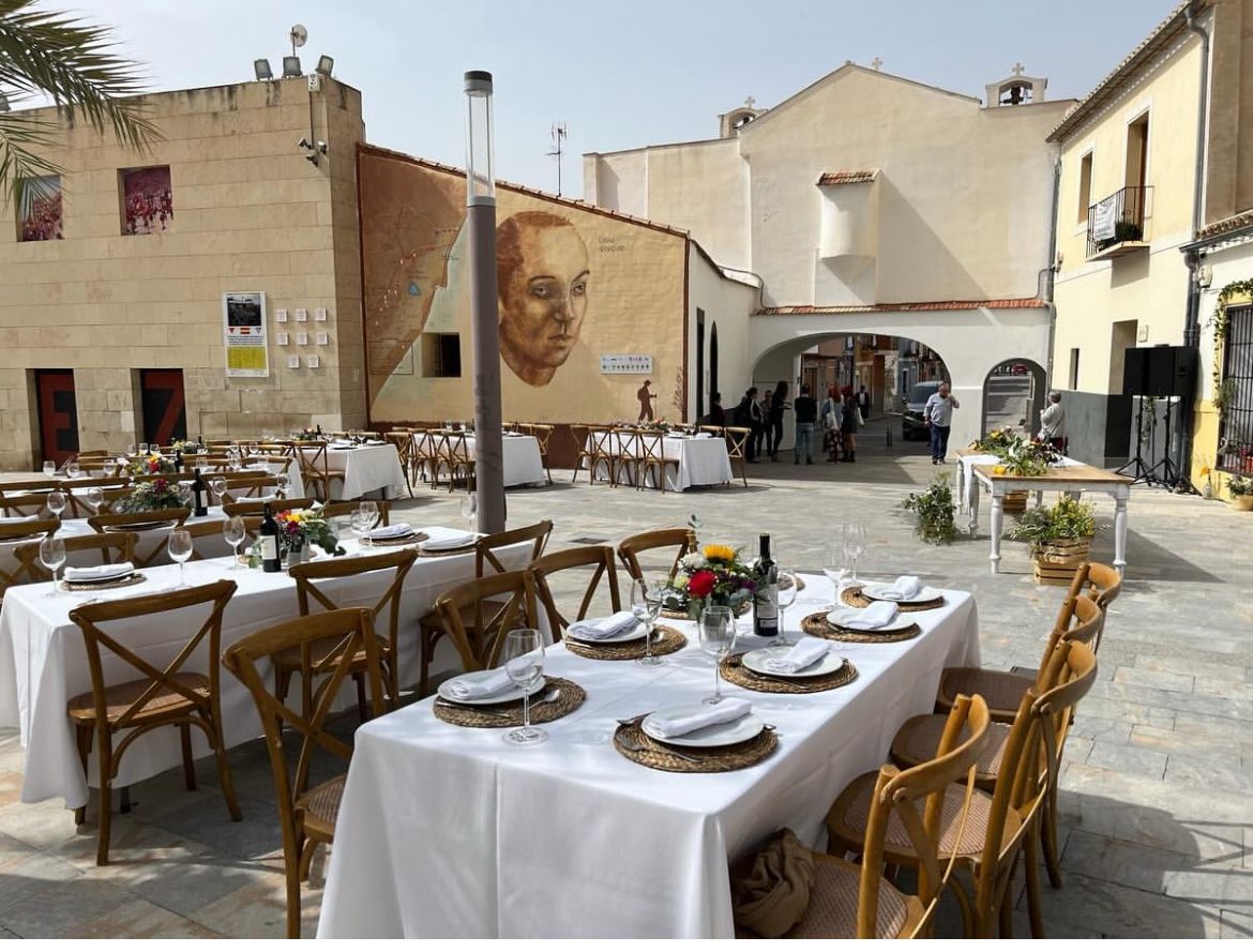 El comercio de Orihuela celebra este sábado la recreación de la boda entre el poeta Miguel Hernández y Josefina Manresa El comercio de Orihuela celebra este sábado la recreación de la boda entre el poeta Miguel Hernández y Josefina Manresa