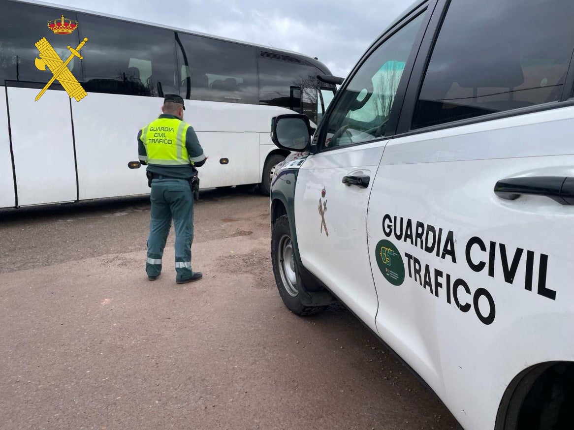 La Guardia Civil de Teruel pilla a un conductor drogado con 56 pasajeros a bordo La Guardia Civil de Teruel pilla a un conductor drogado con 56 pasajeros a bordo