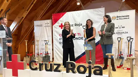 Cruz Roja reconoce a Smile y Terra por su solidaridad en la DANA .