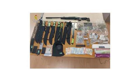 Material aprehendido por la Guardia Civil Material aprehendido por la Guardia Civil