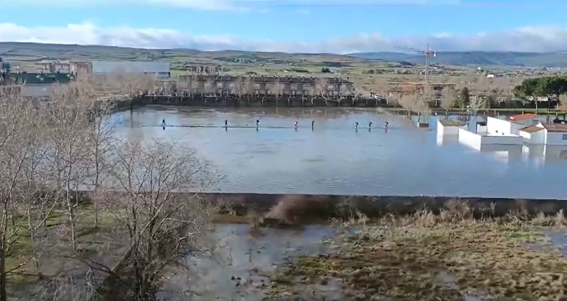 VÍDEO: Rescate a niños y residentes de la casa de monjas de Ávila afectada por la crecida del río Adaja VÍDEO: Rescate a niños y residentes de la casa de monjas de Ávila afectada por la crecida del río Adaja